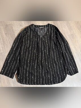 Youtalia Black & White Abstract Stripe V-Neck Blouse - Size XL